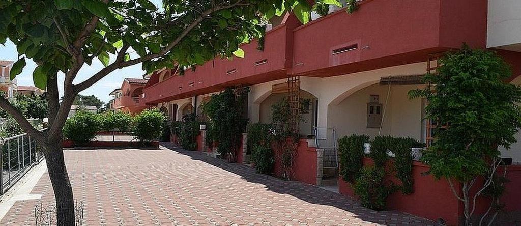 Edith'S Olive Garden Vir Exterior photo